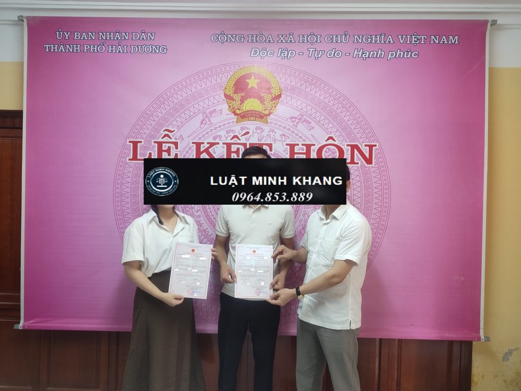 Trao giấy chứng nhận kết hôn tại Thành phố Hải Dương