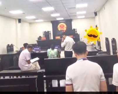 Luật sư Đông tham gia phiên tòa hỗ trợ cho các đương sự