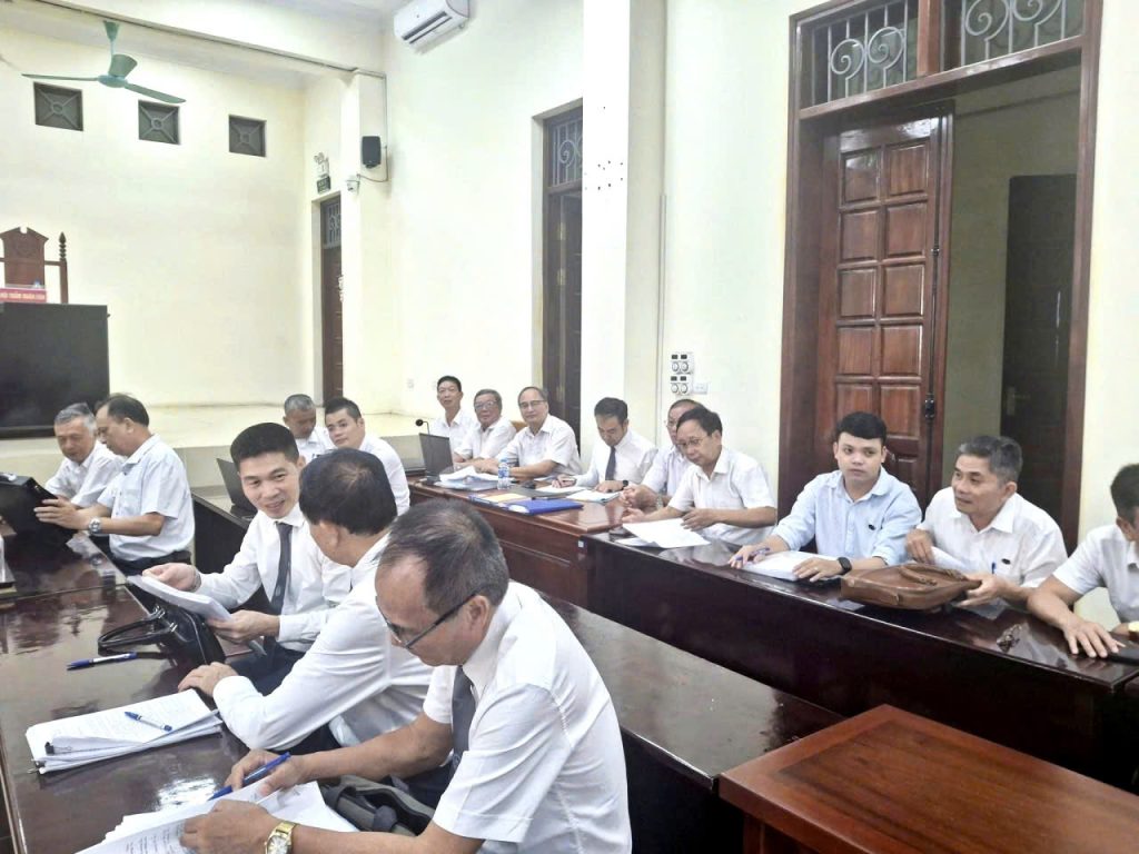 Luật sư Đông