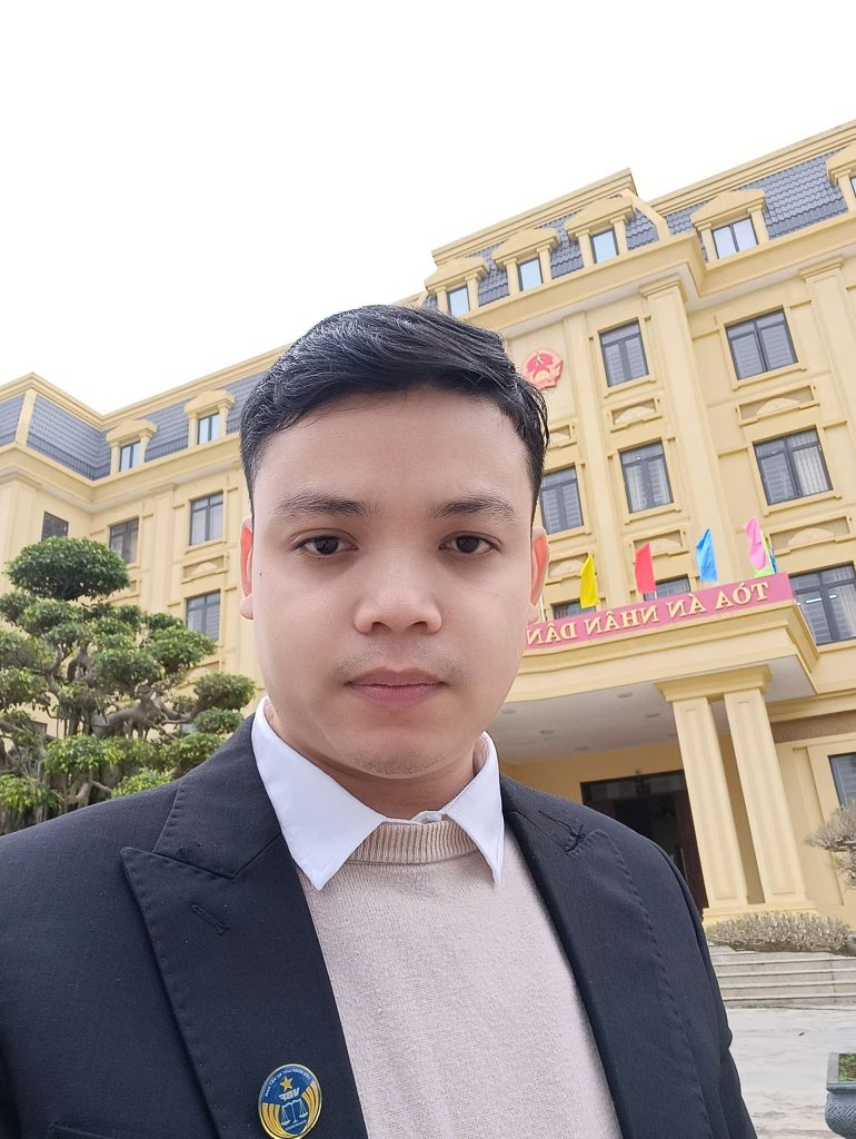 Luật sư Đông làm việc tại Tòa án tỉnh Nam Định