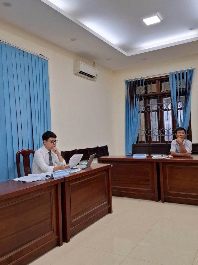 Luật sư Đông